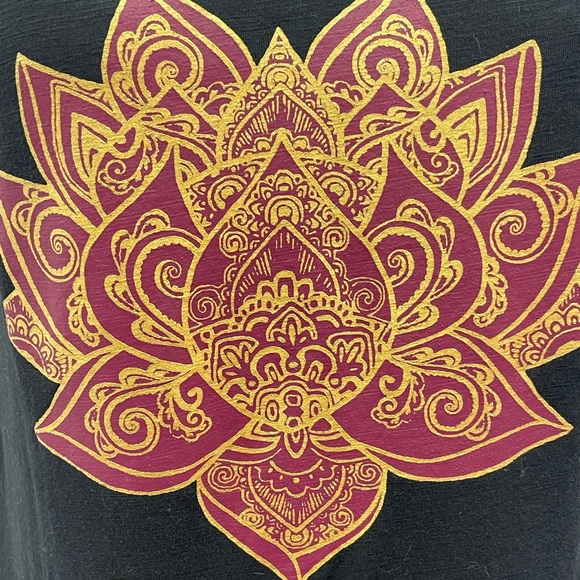 Sz Md Black Serenity Criss Cross V-Neck Top w/ Maroon & Good Lotus 🙏🏼✨ - Picture 5 of 7